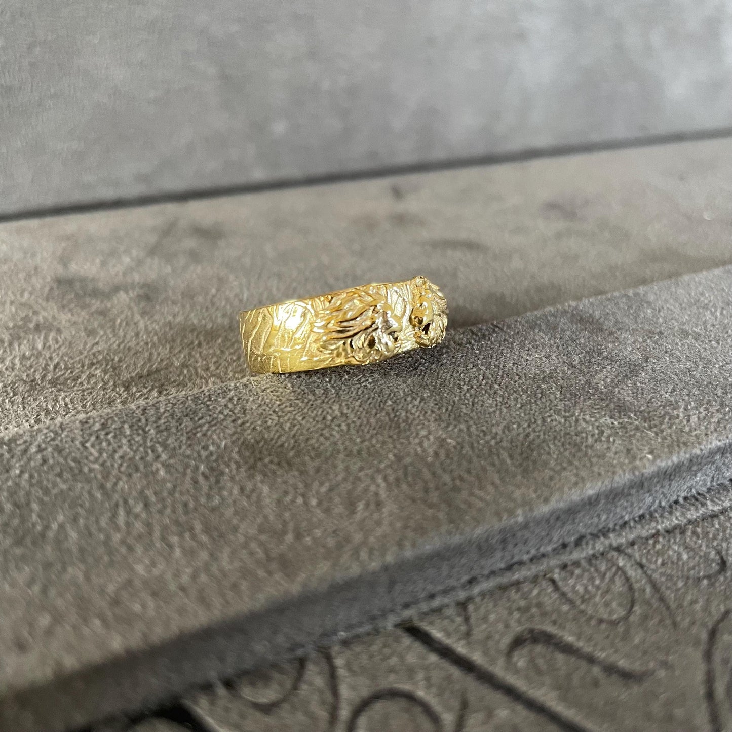 Lion Band Ring, 14K Real Gold Two Lion Head Ring, Unique Wedding Band Ring, Husband Gift, Zodiac Jewelry, Sign Leo Ring, Men Wedding Band