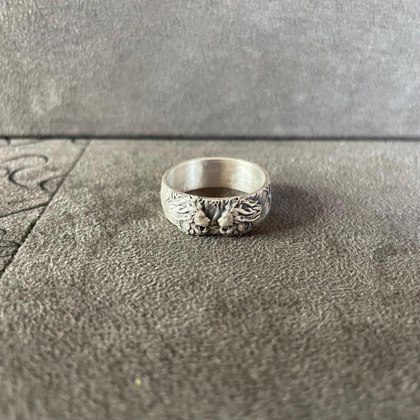 Lion Band Ring, Sterling Silver Two Lion Head Ring, Unique Wedding Band Ring, Husband Gift, Zodiac Jewelry, Sign Leo Ring, Men Wedding Band