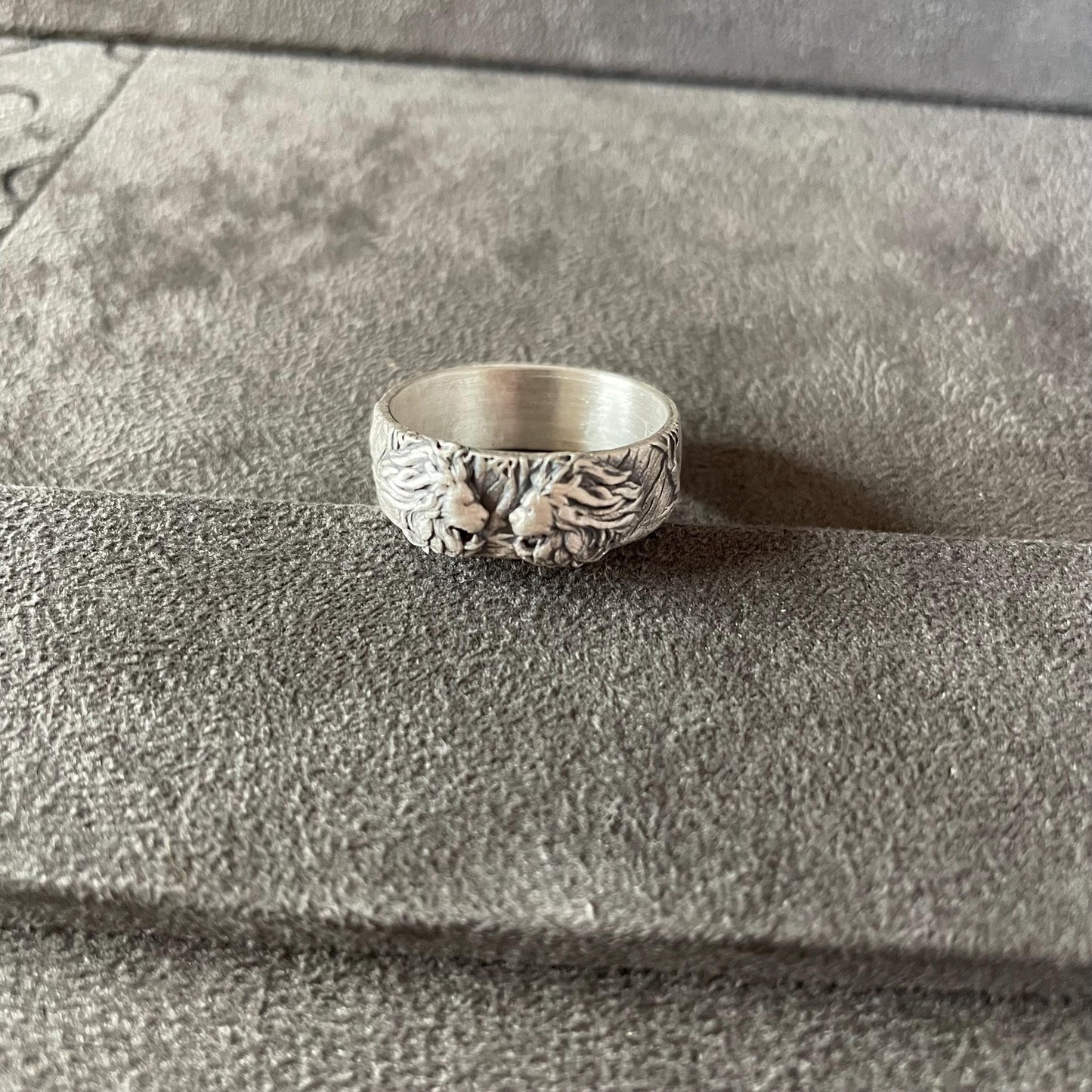 Lion Band Ring, Sterling Silver Two Lion Head Ring, Unique Wedding Band Ring, Husband Gift, Zodiac Jewelry, Sign Leo Ring, Men Wedding Band